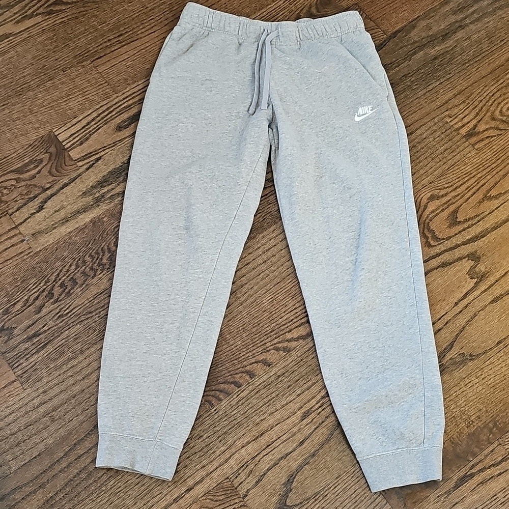 Nike Sportsweat Club Fleece Joggers Light Grey